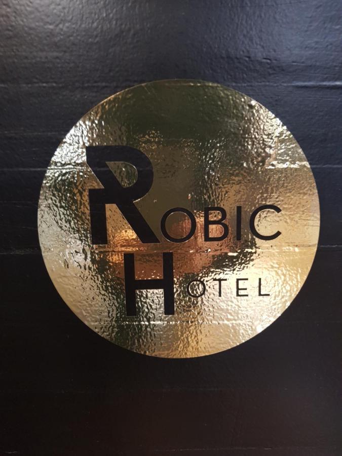 Brit Hotel Essentiel Pontivy Robic Εξωτερικό φωτογραφία
