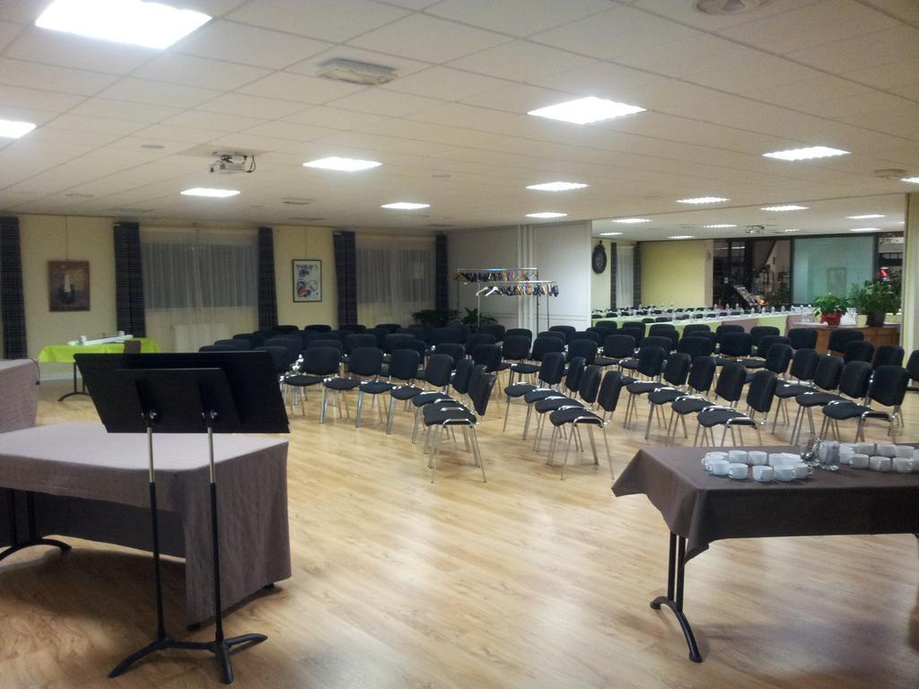 Brit Hotel Essentiel Pontivy Robic Εξωτερικό φωτογραφία