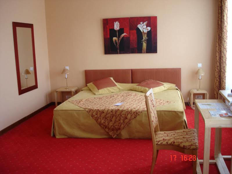 Brit Hotel Essentiel Pontivy Robic Εξωτερικό φωτογραφία